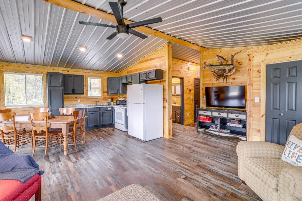 Melbourne Home with Fire Pit on the White River!